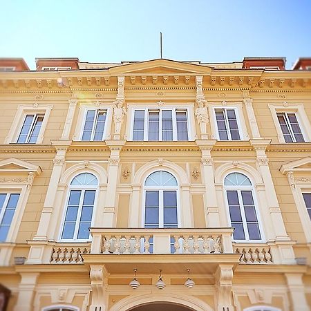 Eee Hotel Перг Экстерьер фото