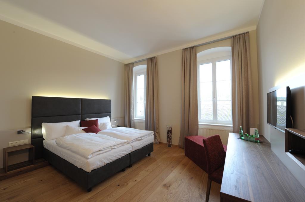 Eee Hotel Перг Экстерьер фото