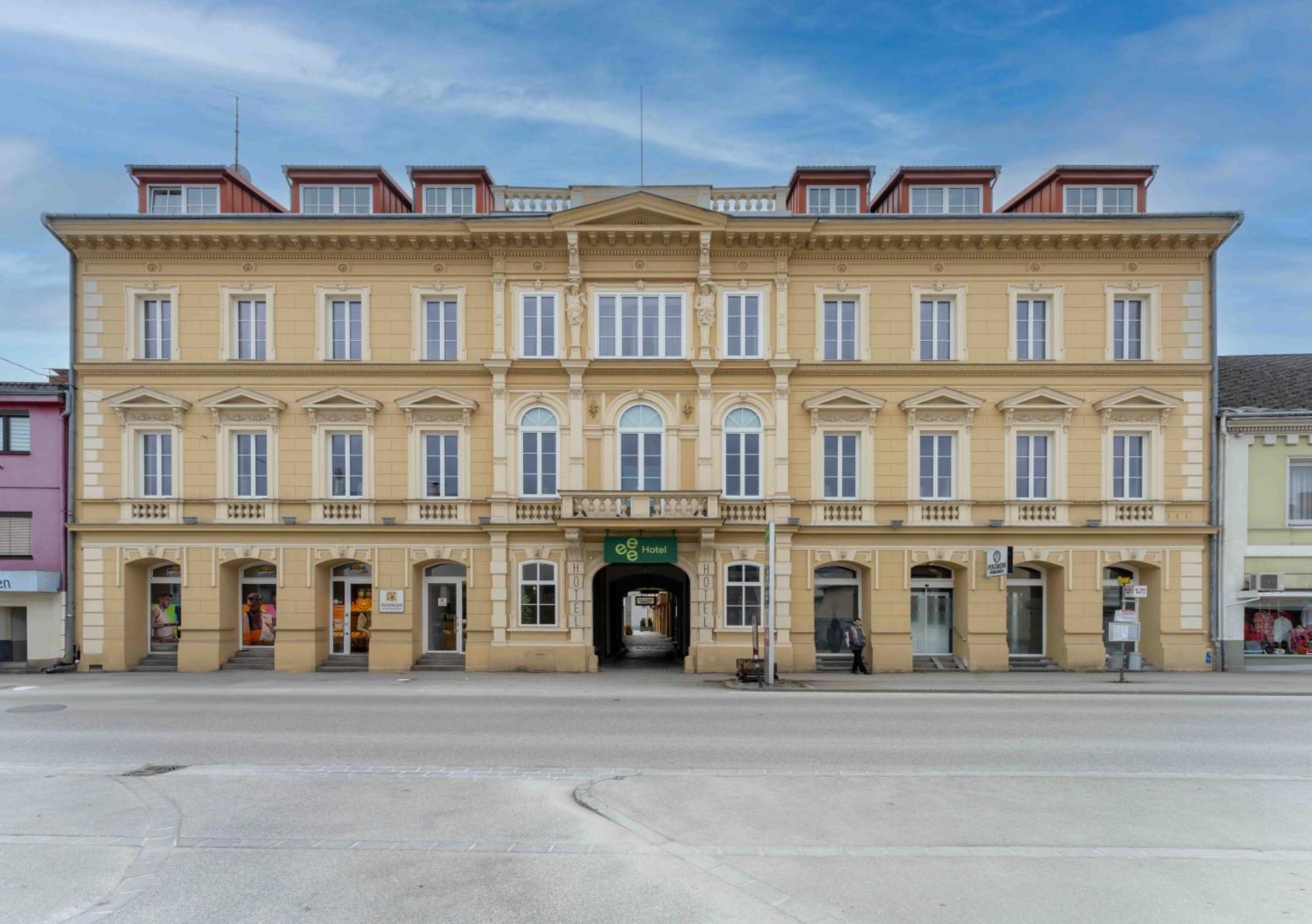 Eee Hotel Перг Экстерьер фото
