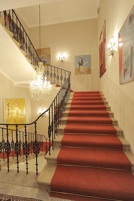 Eee Hotel Перг Экстерьер фото